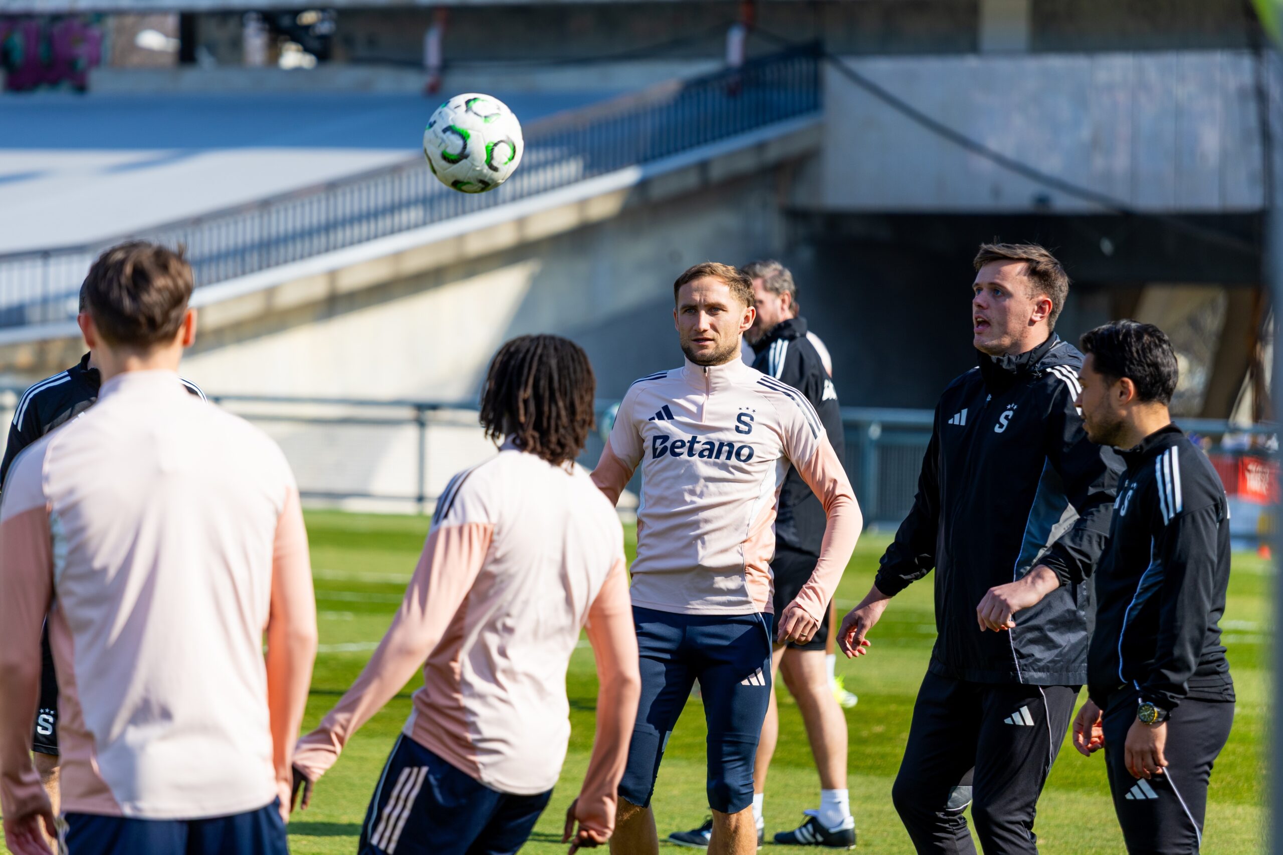 Kuchta’s Return: Can Sparta Prague Overcome Alkmaar & Save Their Season?