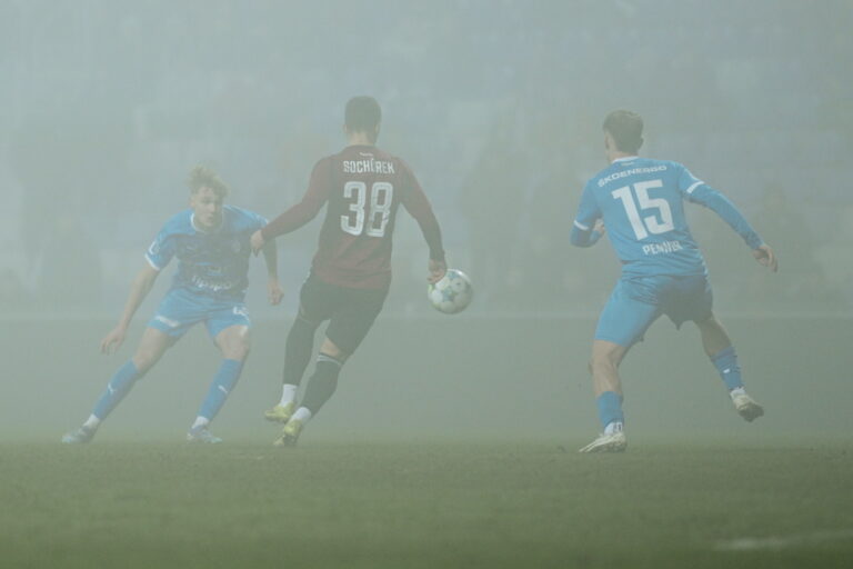 Sparta napodobila Slavii a s MOL Cupem se loučí ve čtvrtfinále na penalty. Pražské celky doplatily na šetření sil