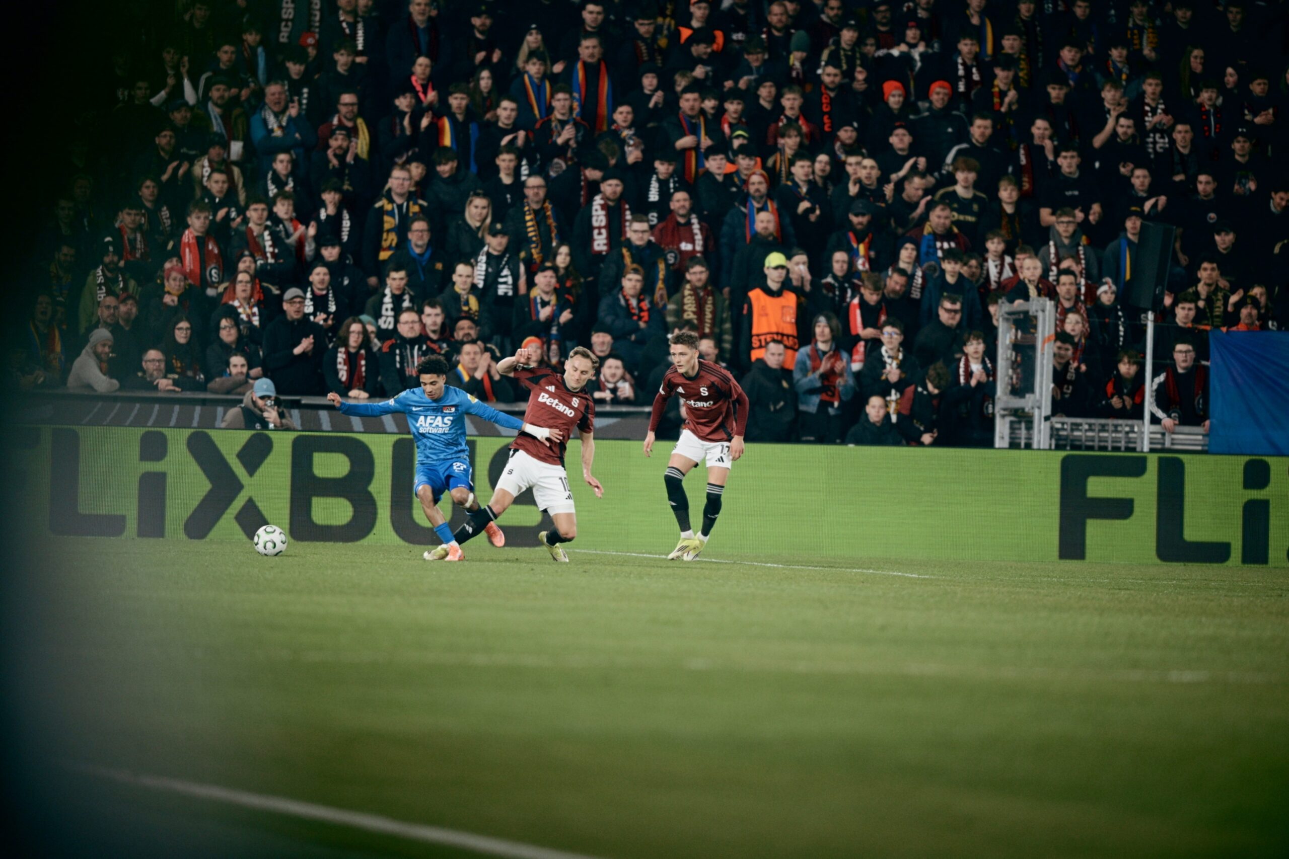 Poslední naděje na trofej pohasla. Sparta končí v Konferenční lize ostudou