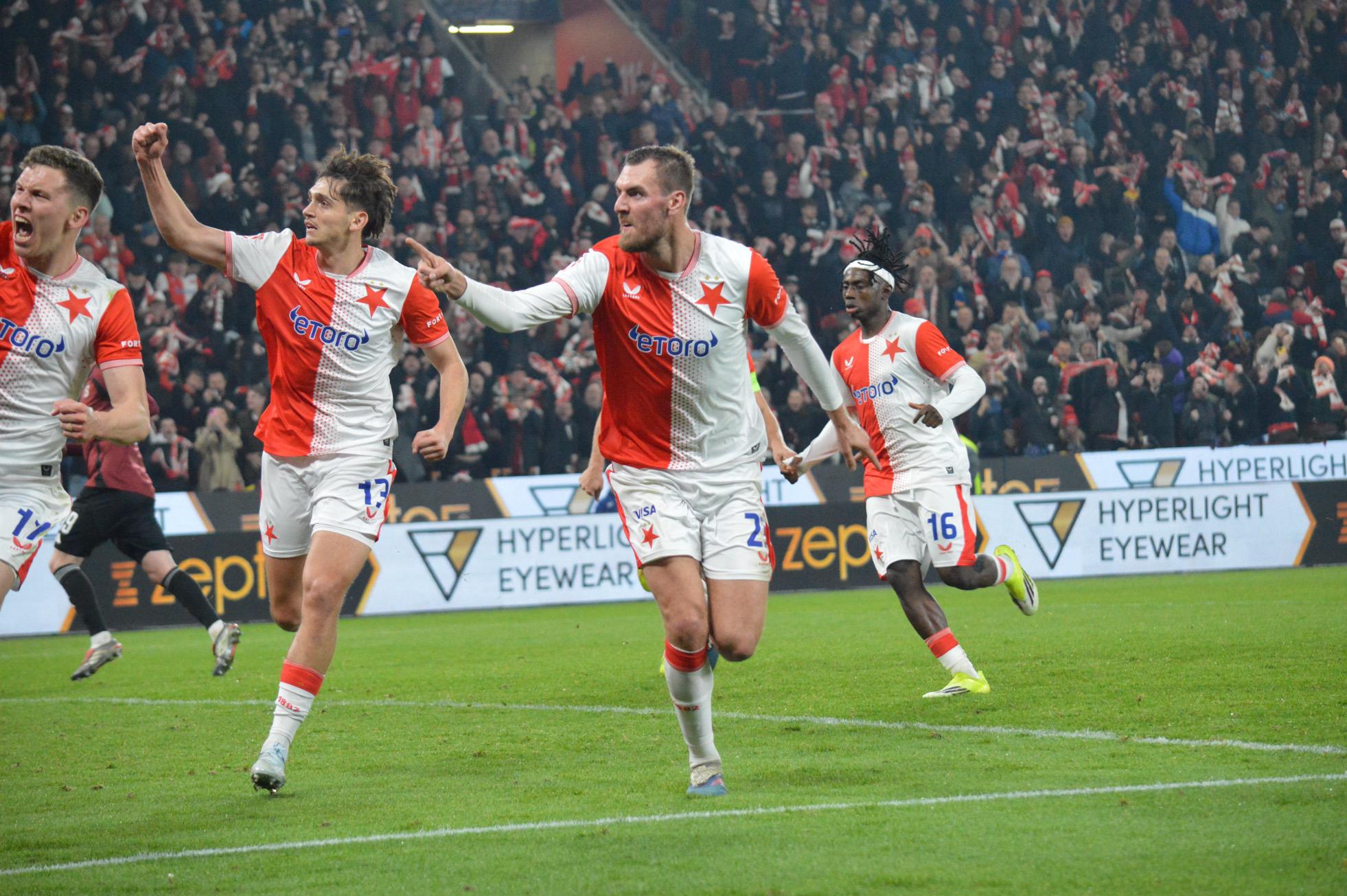 Zápas dvou poločasů. Slavia drtivým tlakem v druhé části zřejmě rozhodla o titulu