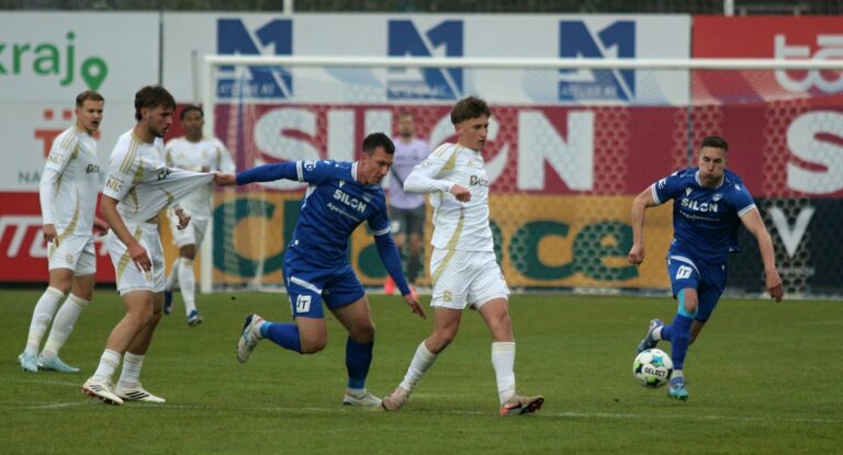 Dva světy rezerv: Slavia inkasovala „šestku“, Sparta bojuje o každý bod