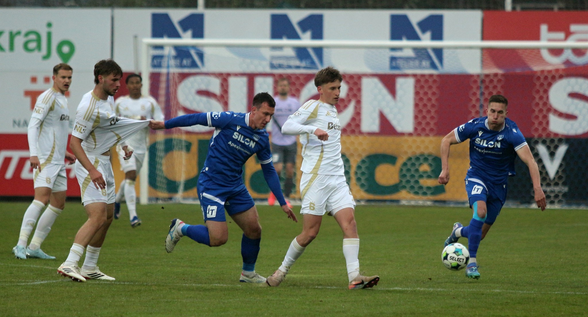 Dva světy rezerv: Slavia inkasovala „šestku“, Sparta bojuje o každý bod