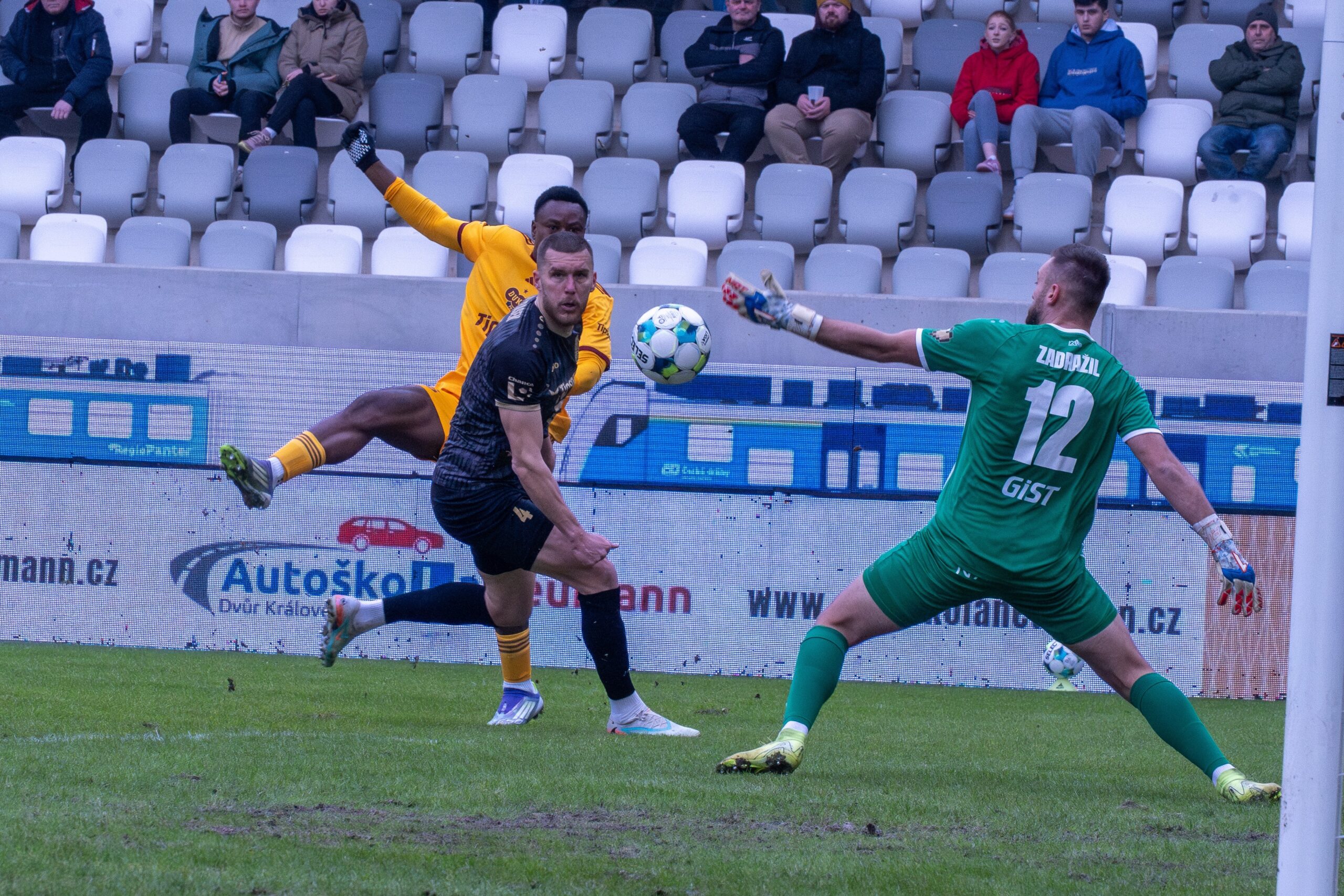 Zadražil do Slavie nedává smysl. Stane se sparťanskou jedničkou?