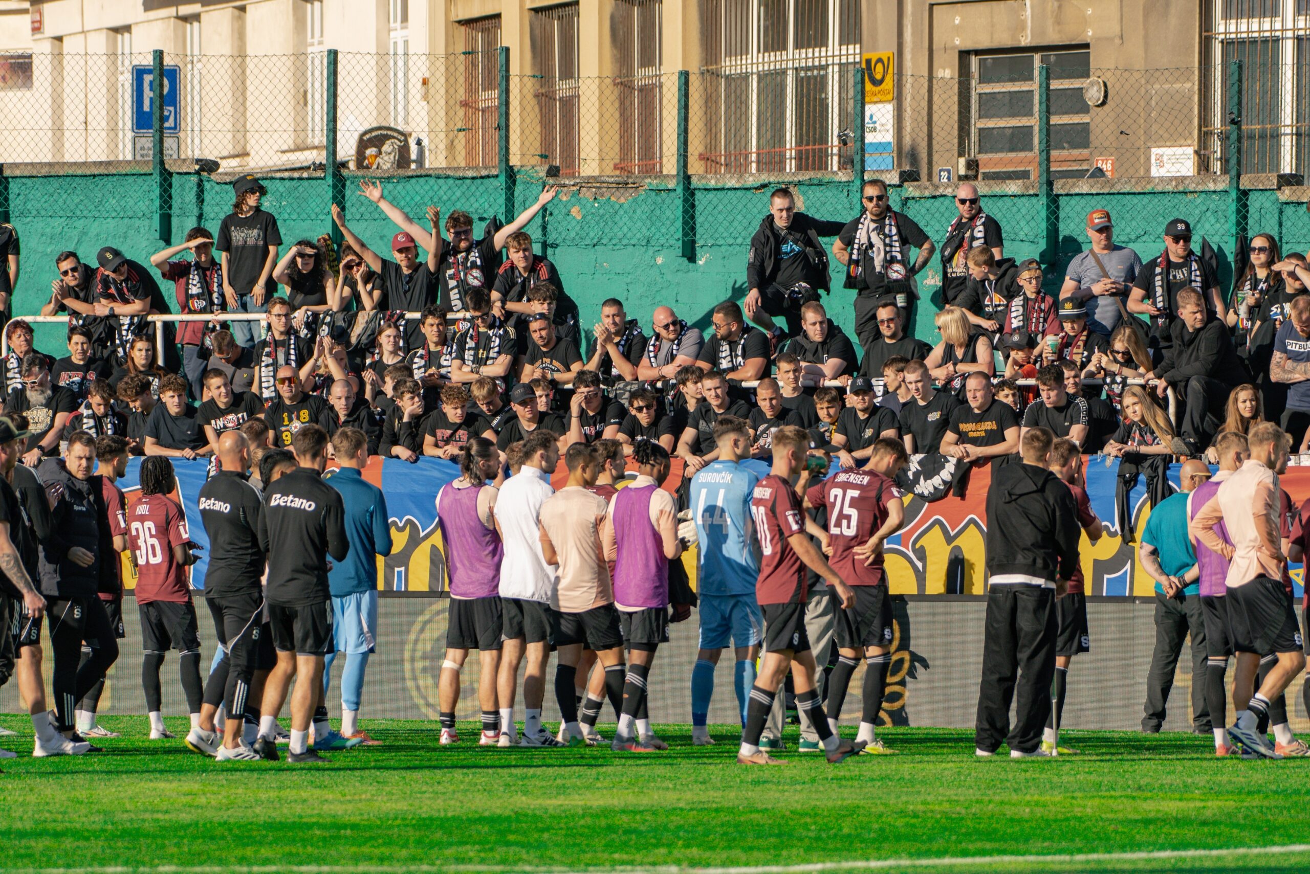 Zuřivý Sparťan: Pecky uplynulého týdne – sedm jako v Sarejevu, bez ženské a bez stadionu a Rosův polibek smrti