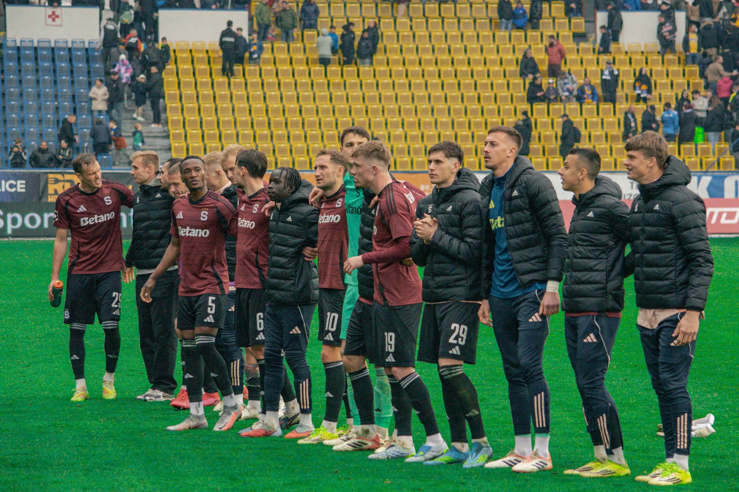 Zuřivý Sparťan: Pecky uplynulého týdne – Janotka letí, řekni mi, kde ten presink je a Chorý z hrdiny padouchem (a naopak)