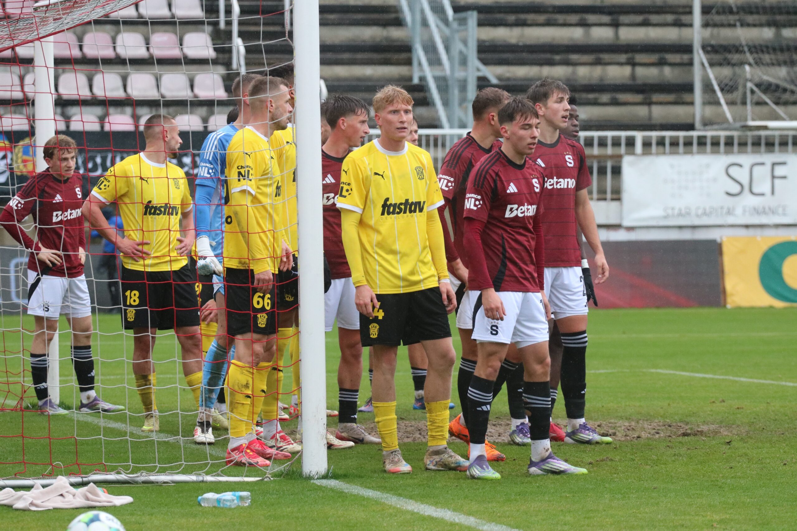 Zbrojovka si jde pro postup, Sparta řeší, jak se zachránit