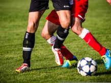 Influenceři ukazují na hřišti, že umí hrát fotbal. Fotbalovey tým přitahuje pozornost