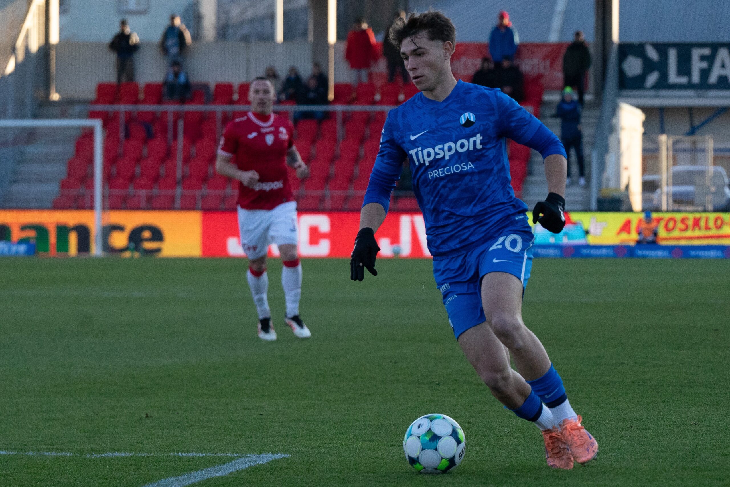 Velký počet zahraničních talentů v Česku může mít negativní vliv na domácí mladíky