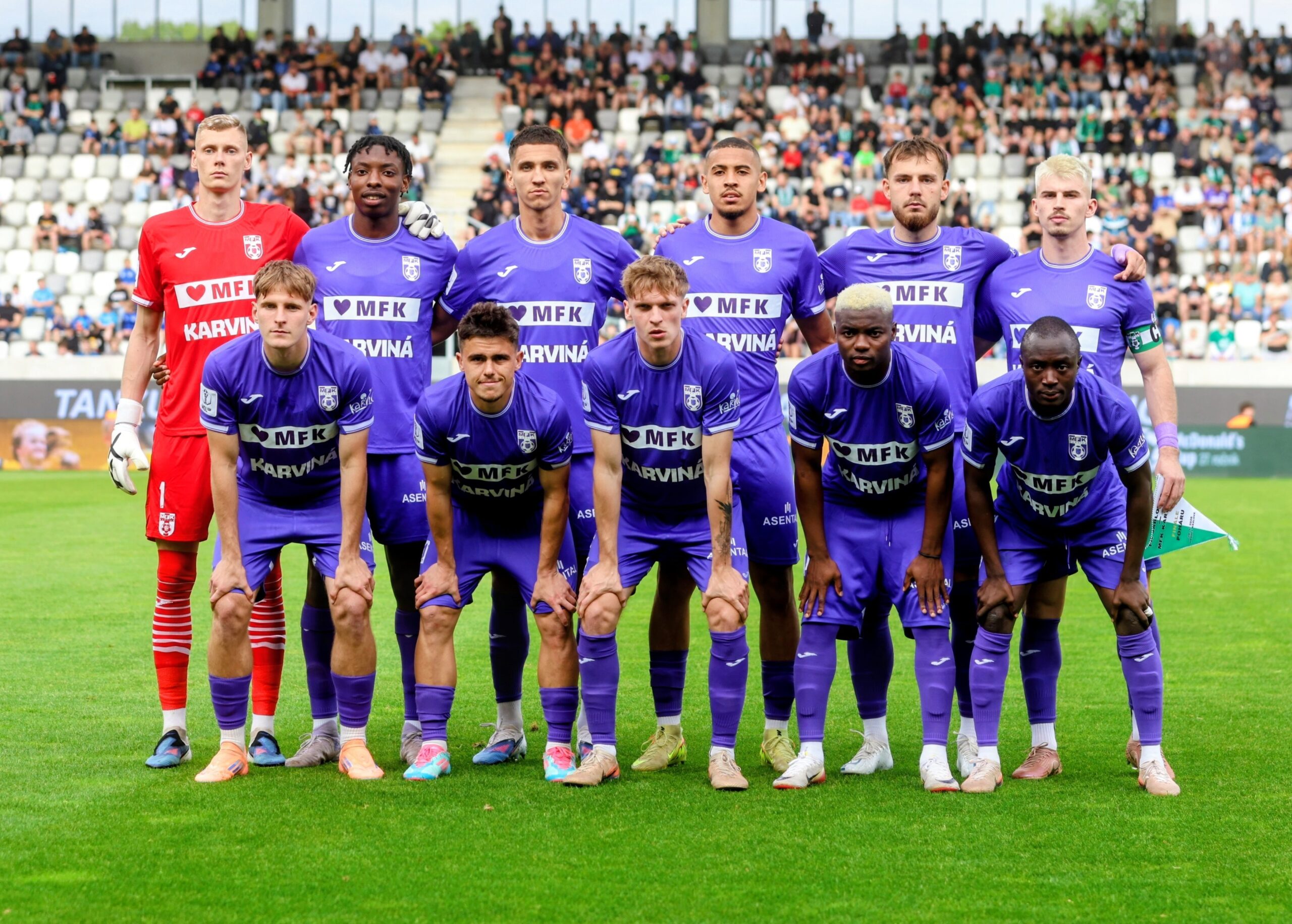Karviná slaví vítězství v MOL Cupu. Měla by hrát evropské poháry, ale nemusí být ani v lize