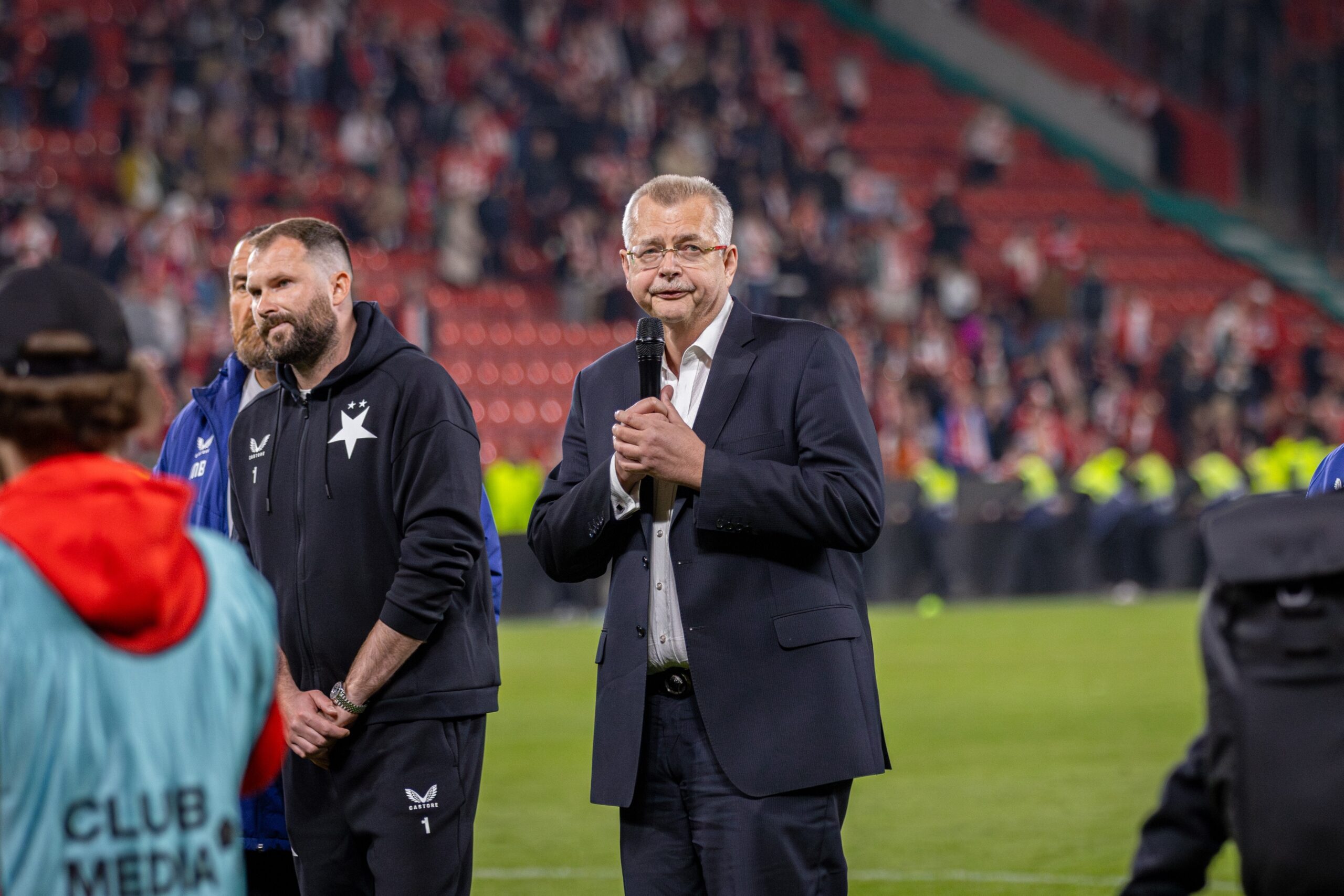 Tvrdé tresty vnitřní i vnější, poškození pověsti i možné odchody partnerů. Douděra a Chorý si za Slavii už nikdy nezahrají