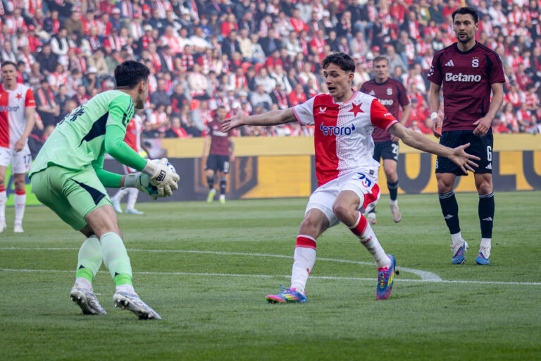 Slavia prodává do West Hamu, Sparta z něj nakupuje