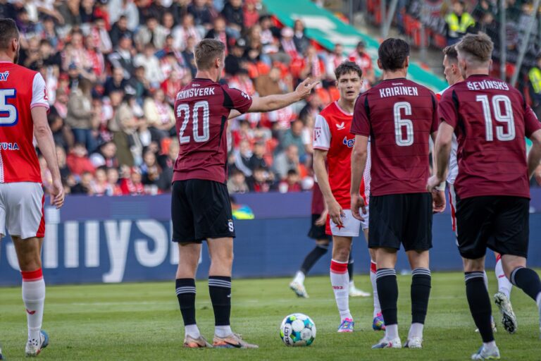 Zuřivcovy letní okurky: „Děda“ se zlobí, Rosa posiluje a plac za zásluhy