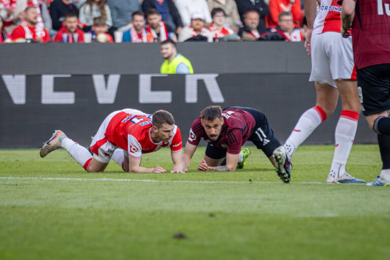 Posily a vlastnictví polského klubu vs. dvě prodloužené smlouvy. Slavia a Sparta v přestupovém létě
