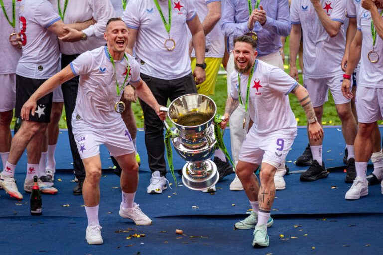 Bořil hoří, Panák hasí. Dvě kariéry, dva přístupy ke konci 