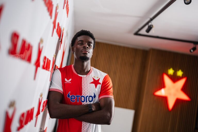 Slavia má na Spartu náskok přes miliardu korun