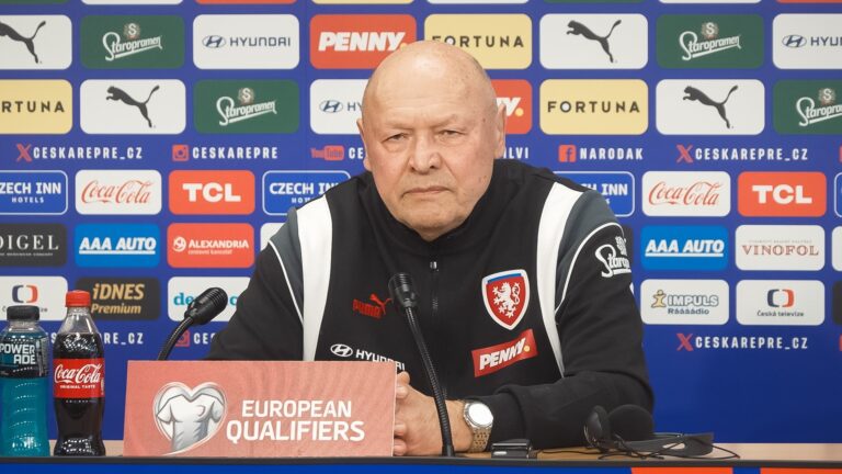 Apoštolové na orloji dosloužili. Je čas na někoho nového
