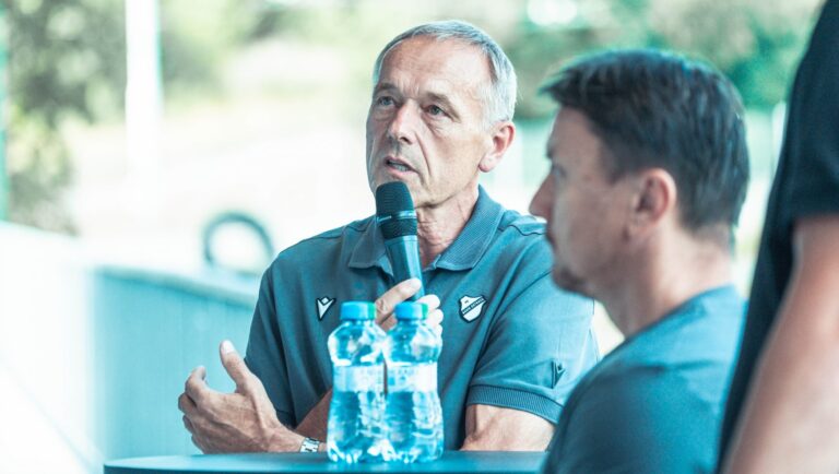 Mikloško bere vinu na sebe. Otázka je, jestli by to řekl i po sestupu