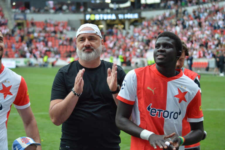 Druhé inkaso za Dioufa. Slavia řeší i Adamského a definitivně ztrácí Bobčeka