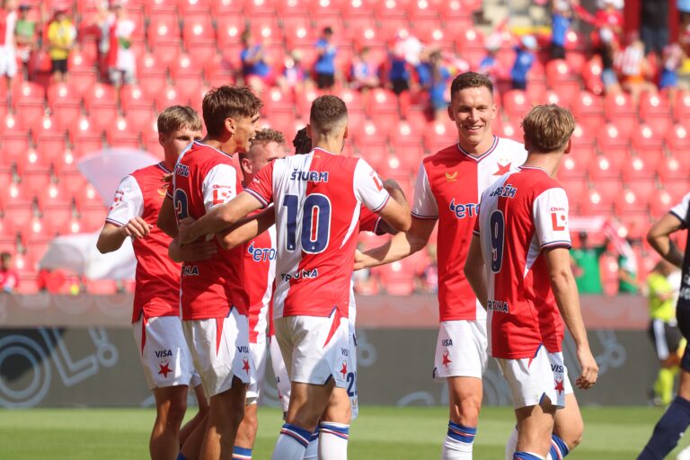 Jurásek podepsal na Spartě. Slavia zatím vede první i druhou ligu