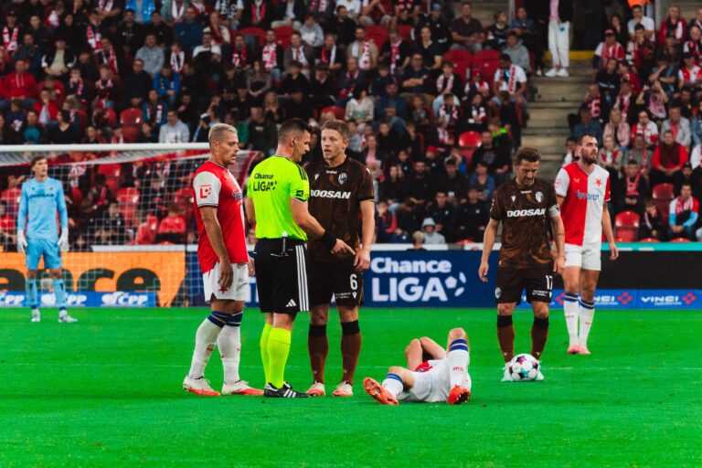 Sudí v hledáčku: Sporné momenty na Spartě i na Slavii. Kdy měl nebo neměl zasahovat VAR?