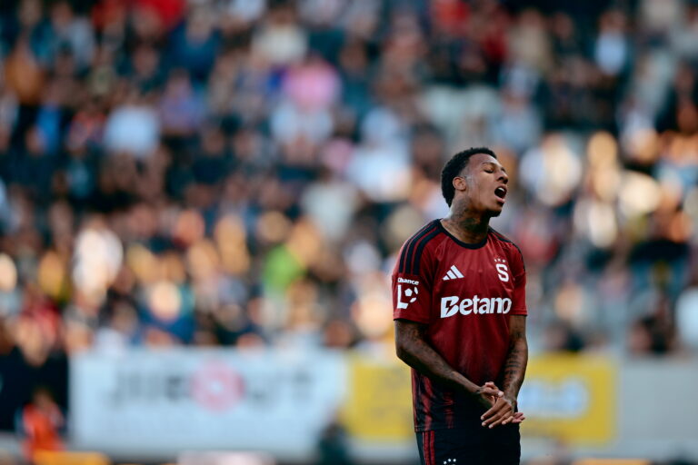 Další ztráta pro Spartu. Do zápasu hodně promluvil rozhodčí Radina