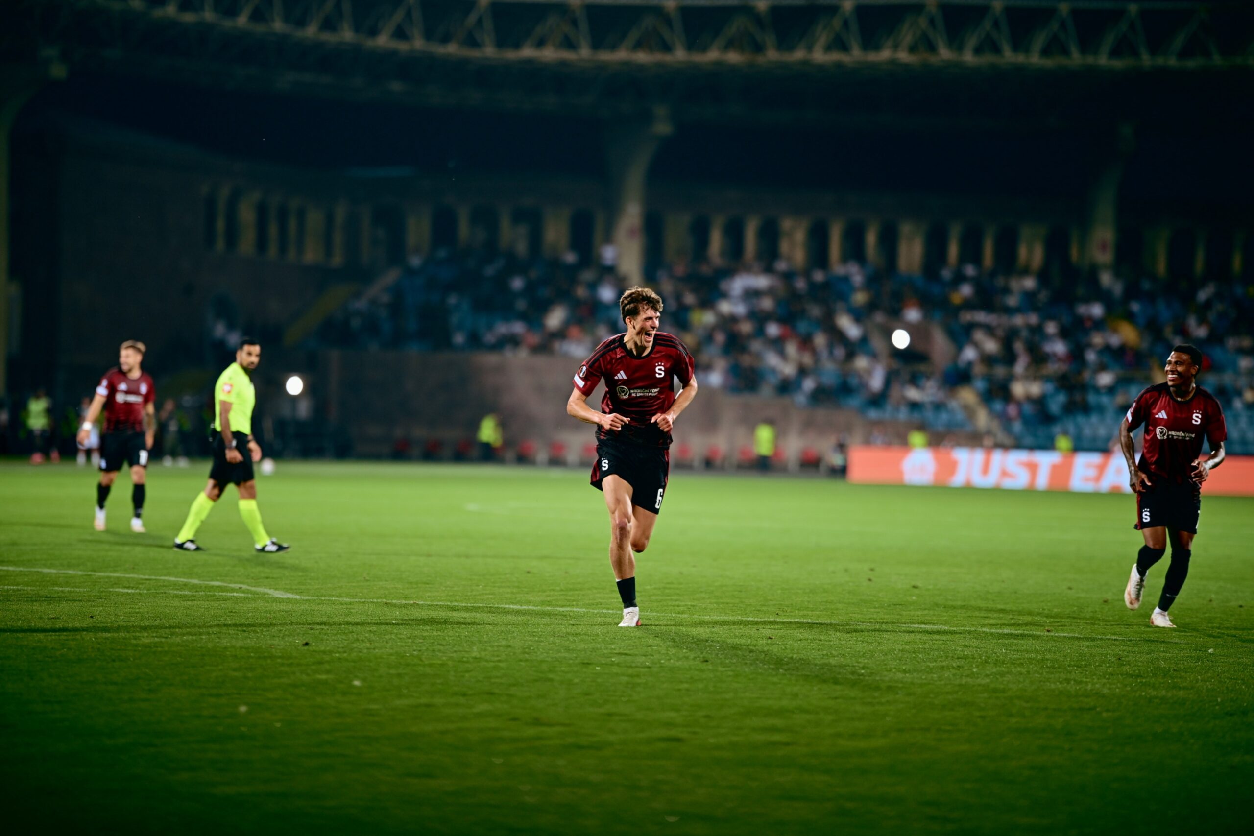 Guddalova show v Arménii nezakryje, že Brunes potřebuje lepší servis