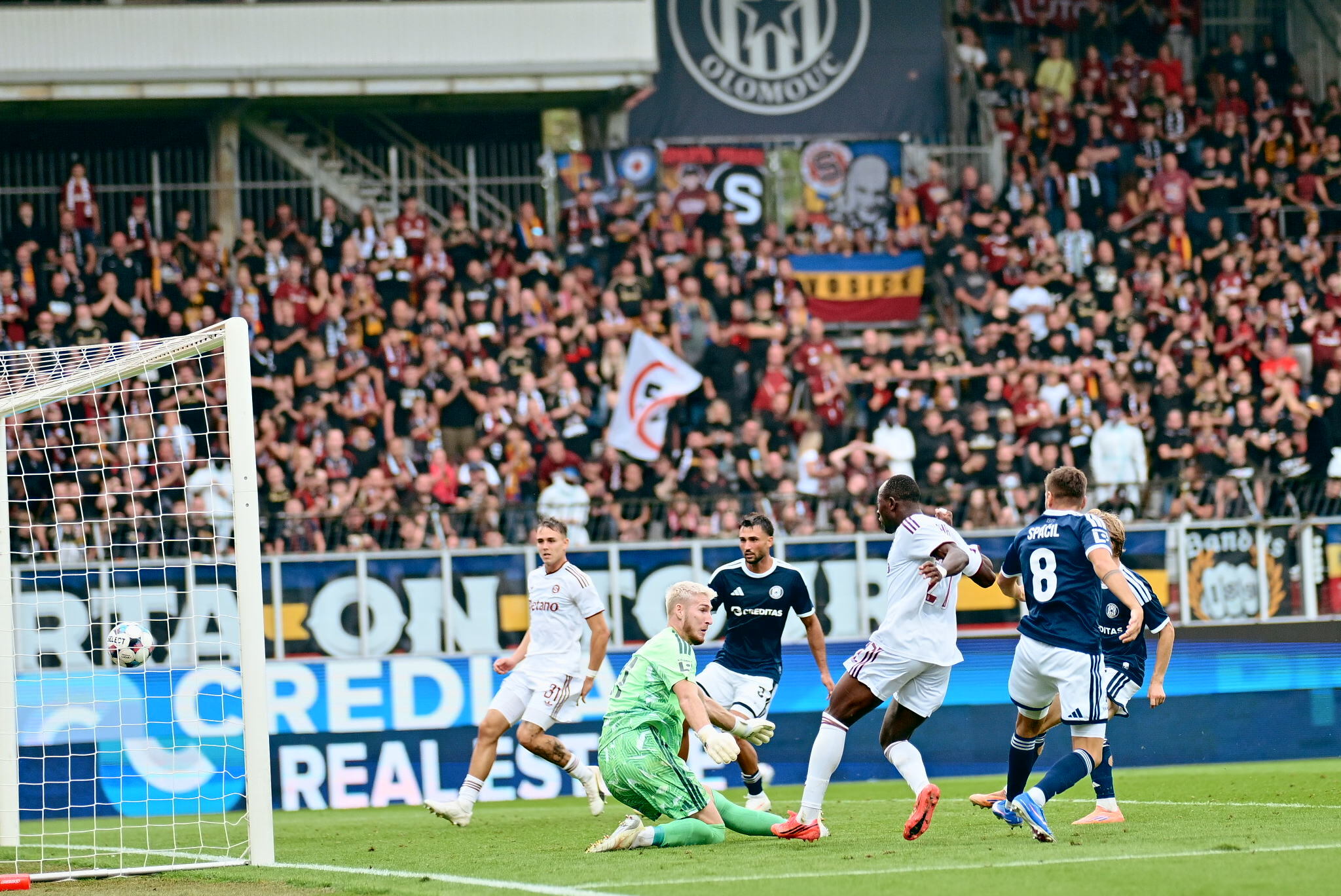 Začíná si to sedat. Sparta přejela Sigmu 3:0 i bez Alcócera