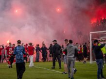 Vyhrožování či krádež mezi fanoušky? Běžná věc, která se většinou neřeší. Kamery nezabrání incidentům na stadionech