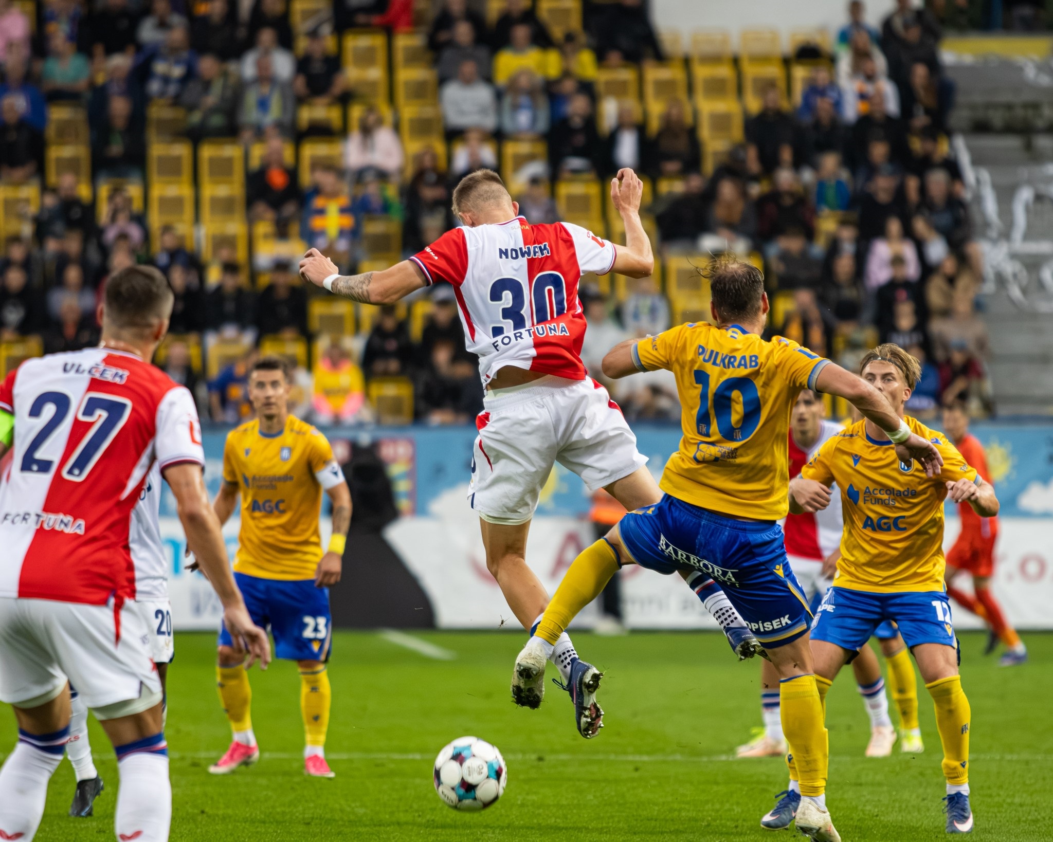 Výhra Slavie v Teplicích i přes řadu zraněných. Fanoušci vyslali jasný vzkaz