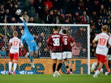 Sparta se dotahuje na čelo. Pardubice zvládla 2:0